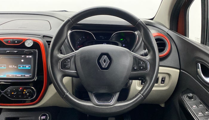 2017 Renault Captur RXT Diesel Dual Tone, Diesel, Manual, 73,947 km, Steering Wheel Close Up