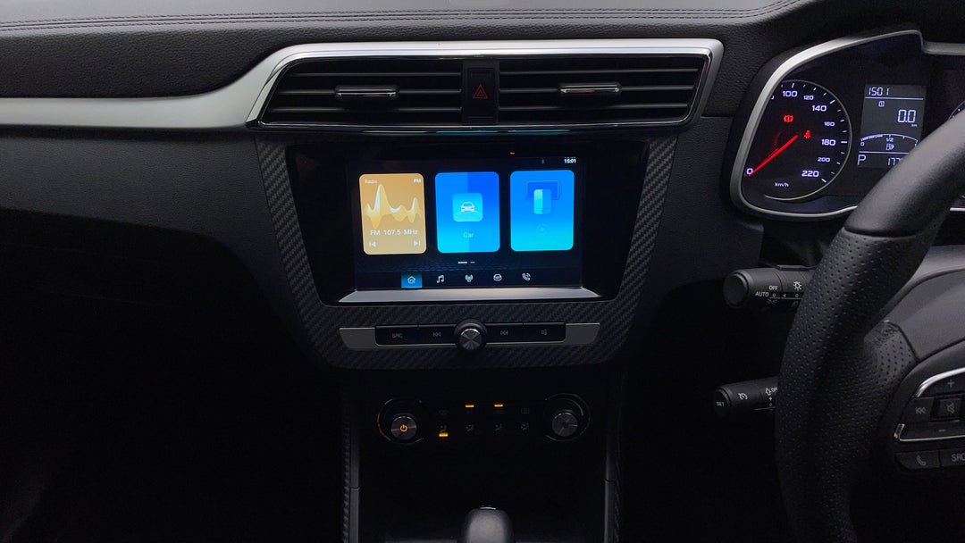 2022 MG ZS Excite, Automatic, 17709 km, Center Console