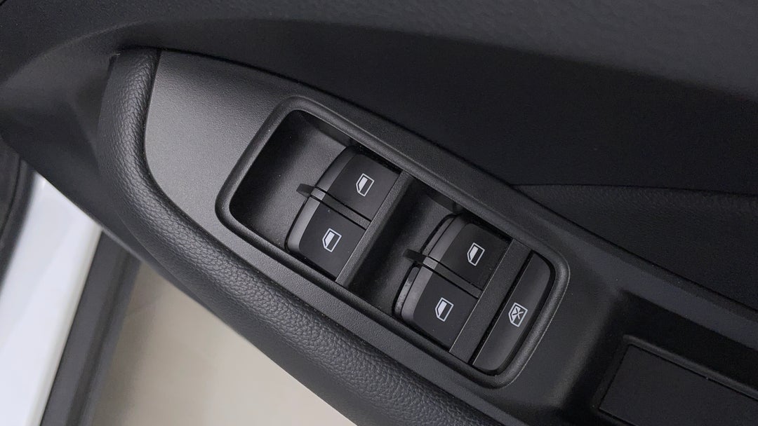 2022 MG ZS Excite, Automatic, 17709 km, Drivers Side Door Panel Controls