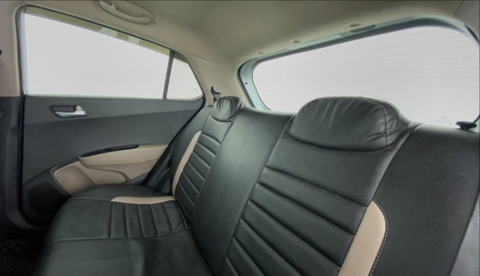 2016 Hyundai Grand i10 SPORTZ 1.2 KAPPA VTVT, CNG, Manual, 66,375 km, Right Side Rear Door Cabin