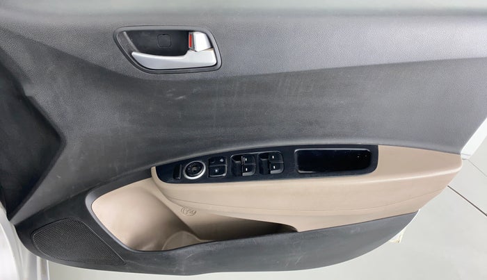 2016 Hyundai Grand i10 SPORTZ 1.2 KAPPA VTVT, CNG, Manual, 66,375 km, Driver Side Door Panels Control