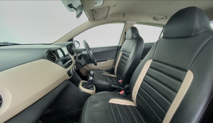 2016 Hyundai Grand i10 SPORTZ 1.2 KAPPA VTVT, CNG, Manual, 66,375 km, Right Side Front Door Cabin