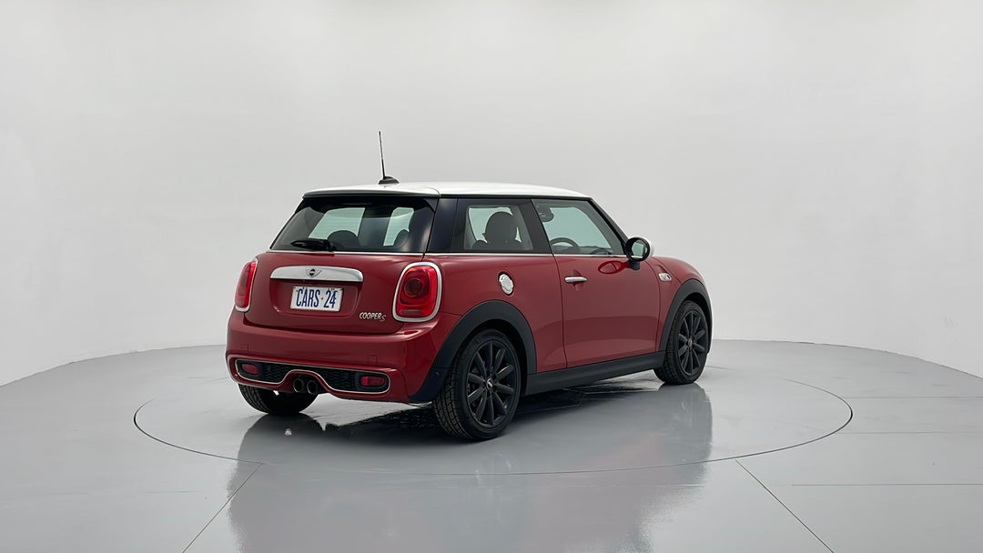 Right Back Diagonal (45- Degree) View