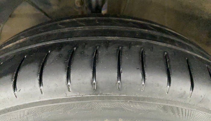 2016 Maruti Baleno DELTA PETROL 1.2, Petrol, Manual, 63,367 km, Left Front Tyre Tread