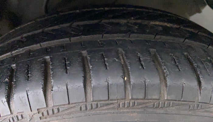 2012 Maruti Swift ZXI D, Petrol, Manual, 90,460 km, Left Rear Tyre Tread