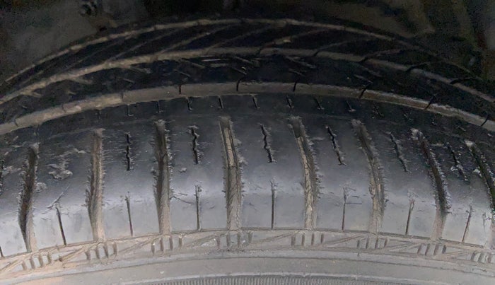 2012 Maruti Swift ZXI D, Petrol, Manual, 90,460 km, Right Front Tyre Tread