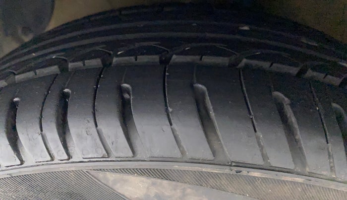 2019 Hyundai Grand i10 SPORTZ 1.2 KAPPA VTVT, Petrol, Manual, 90,811 km, Left Front Tyre Tread