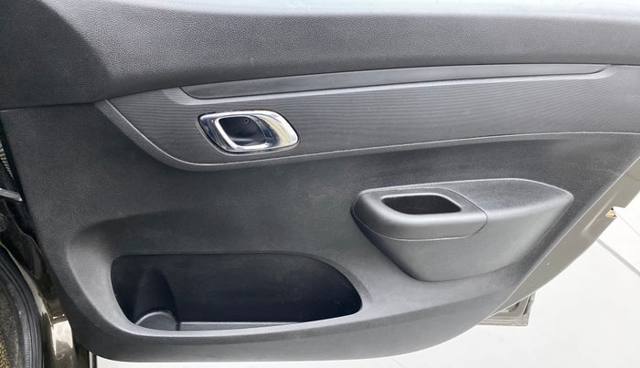 2019 Renault Kwid RXT 1.0 (O), Petrol, Manual, 64,974 km, Driver Side Door Panels Control