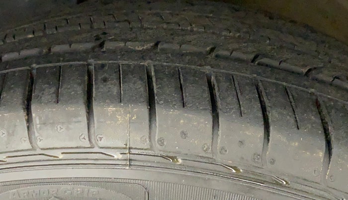 2019 MG HECTOR SMART HYBRID 1.5 PETROL, Petrol, Manual, 61,766 km, Left Front Tyre Tread