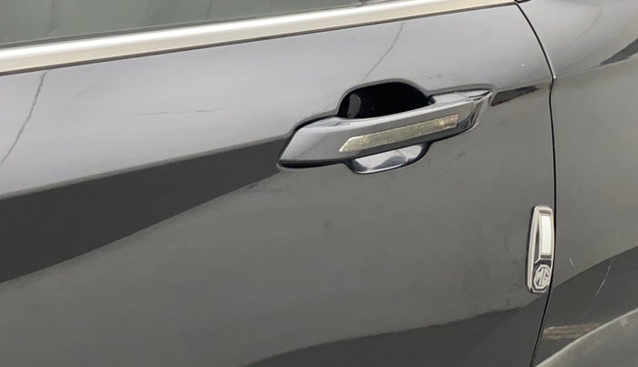 2019 MG HECTOR SMART HYBRID 1.5 PETROL, Petrol, Manual, 61,766 km, Rear left door - Chrome on handle has slight discoularation