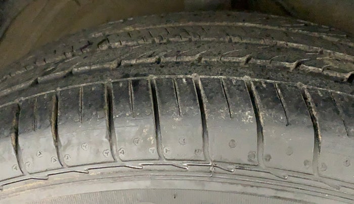 2019 MG HECTOR SMART HYBRID 1.5 PETROL, Petrol, Manual, 61,766 km, Right Front Tyre Tread