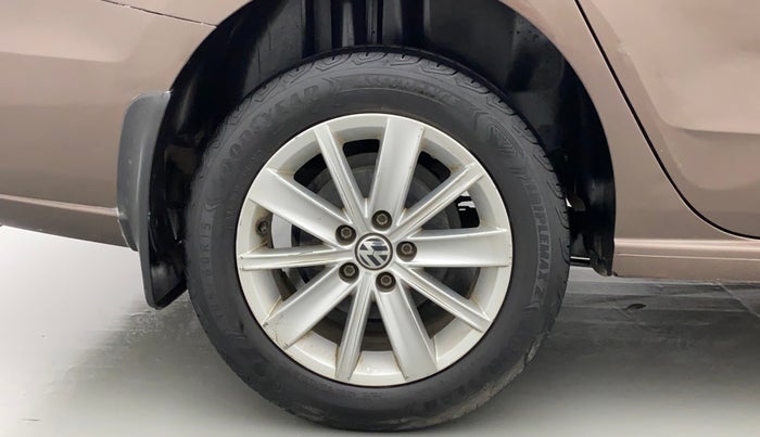 2015 Volkswagen Vento HIGHLINE 1.6 MPI, Petrol, Manual, 87,242 km, Right Rear Wheel
