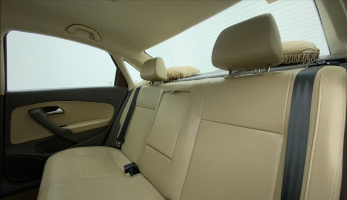 2015 Volkswagen Vento HIGHLINE 1.6 MPI, Petrol, Manual, 87,242 km, Right Side Rear Door Cabin