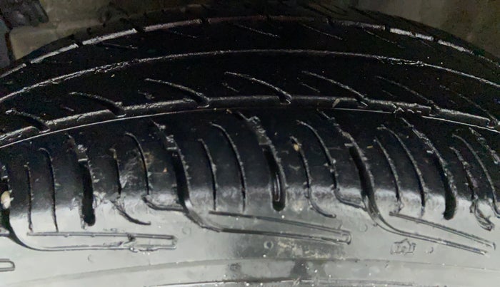 2014 Maruti Swift Dzire LDI BS IV, Diesel, Manual, 79,504 km, Left Front Tyre Tread