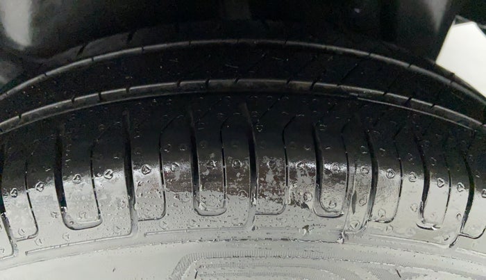 2014 Maruti Swift Dzire LDI BS IV, Diesel, Manual, 79,504 km, Left Rear Tyre Tread