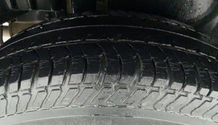 2014 Maruti Swift Dzire LDI BS IV, Diesel, Manual, 79,504 km, Right Rear Tyre Tread