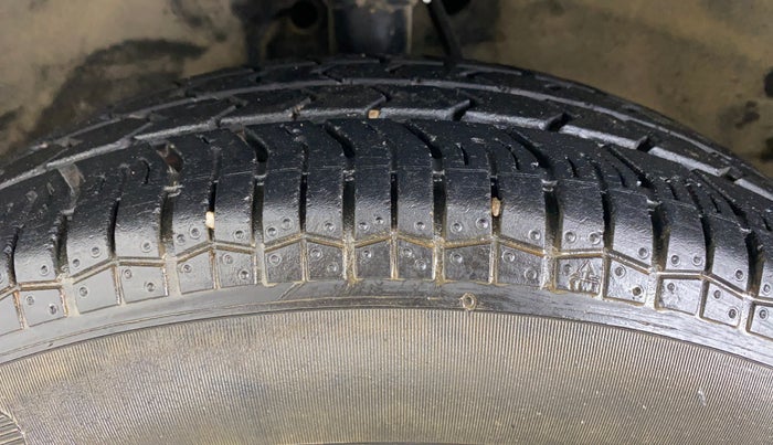 2010 Maruti Ritz ZXI, Petrol, Manual, 83,901 km, Left Front Tyre Tread