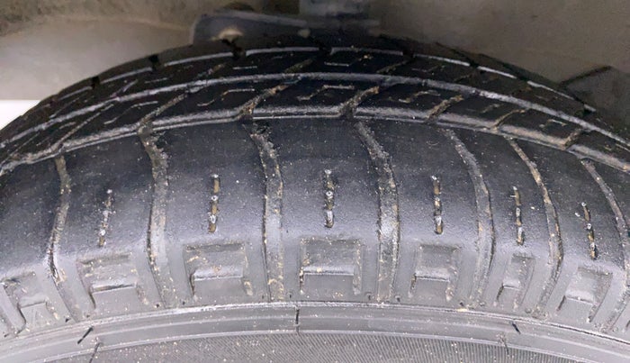 2019 Maruti Eeco 5 STR WITH AC PLUSHTR, Petrol, Manual, 28,554 km, Left Front Tyre Tread