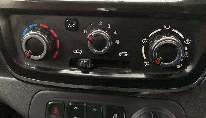 2016 Renault Kwid RXT 1.0 EASY-R  AT, Petrol, Automatic, 48,914 km, Dashboard - Air Re-circulation knob is not working