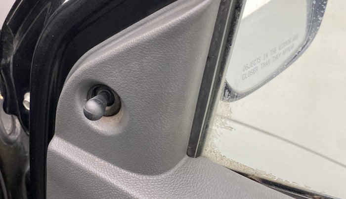 2012 Toyota Etios GD, Diesel, Manual, 60,269 km, Right rear-view mirror - ORVM knob broken and not working