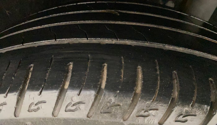 2018 Maruti Vitara Brezza ZDI PLUS DUAL TONE, Diesel, Manual, 64,588 km, Left Rear Tyre Tread