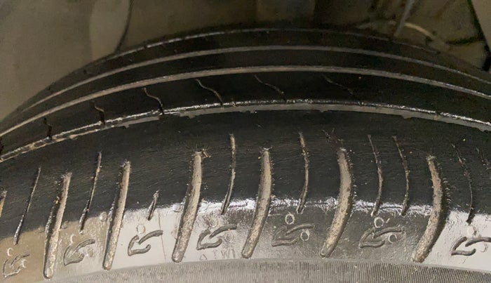 2018 Maruti Vitara Brezza ZDI PLUS DUAL TONE, Diesel, Manual, 64,588 km, Right Front Tyre Tread