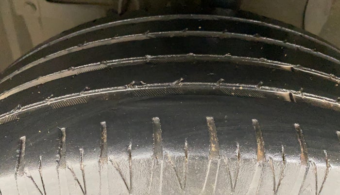 2018 Maruti Vitara Brezza ZDI PLUS DUAL TONE, Diesel, Manual, 64,588 km, Left Front Tyre Tread