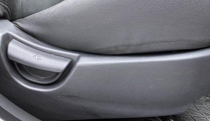 2019 Hyundai Grand i10 MAGNA 1.2 KAPPA VTVT, Petrol, Manual, 13,956 km, Driver Side Adjustment Panel