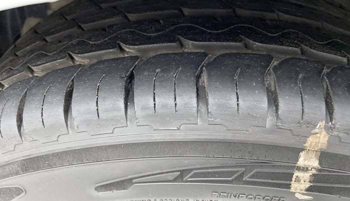 2014 Hyundai Verna FLUIDIC 1.6 CRDI SX OPT AT, Diesel, Automatic, 99,781 km, Left Front Tyre Tread
