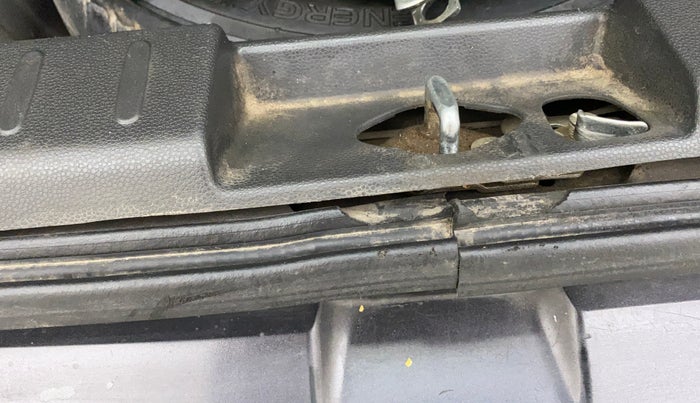 2017 Maruti Alto K10 VXI, Petrol, Manual, 70,883 km, Dicky (Boot door) - Weather strip has minor damage