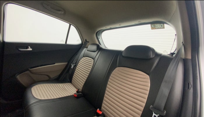 2018 Hyundai Grand i10 SPORTZ AT 1.2 KAPPA VTVT, Petrol, Automatic, 69,246 km, Right Side Rear Door Cabin