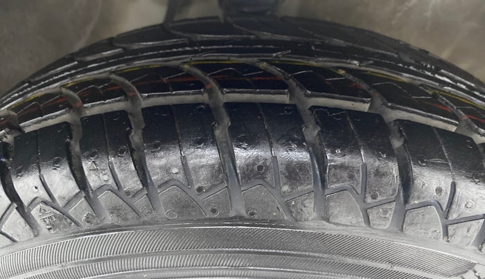 2017 Maruti Alto 800 LXI, Petrol, Manual, 56,477 km, Right Front Tyre Tread