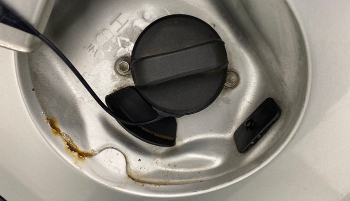 2014 Maruti Swift ZDI, Diesel, Manual, 43,700 km, Left quarter panel - Fuel lid lock has slight discoloration