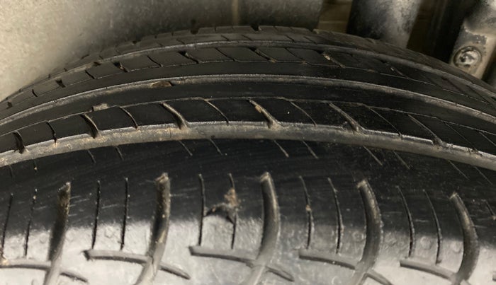 2014 Maruti Swift ZDI, Diesel, Manual, 43,700 km, Left Rear Tyre Tread