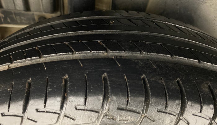 2014 Maruti Swift ZDI, Diesel, Manual, 43,700 km, Right Rear Tyre Tread