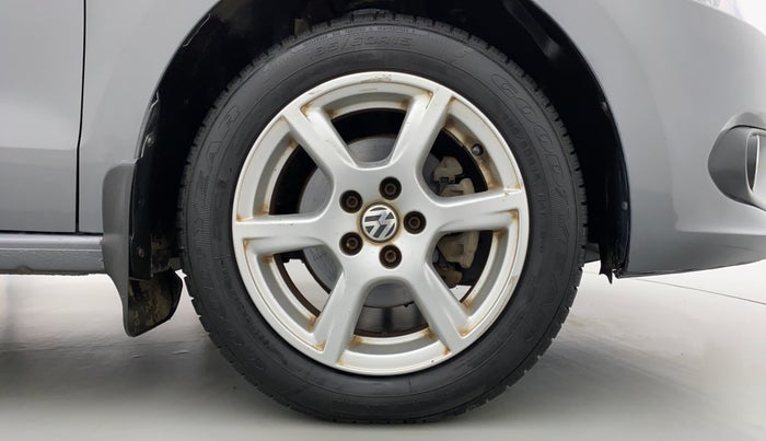 2014 Volkswagen Vento HIGHLINE PETROL, Petrol, Manual, 41,877 km, Right Front Wheel