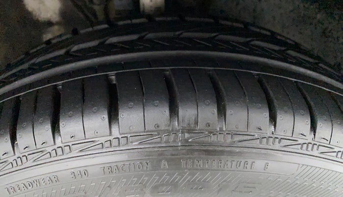 2014 Volkswagen Vento HIGHLINE PETROL, Petrol, Manual, 41,877 km, Right Front Tyre Tread
