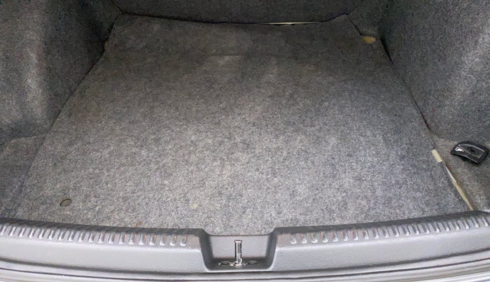2014 Volkswagen Vento HIGHLINE PETROL, Petrol, Manual, 41,877 km, Boot Inside