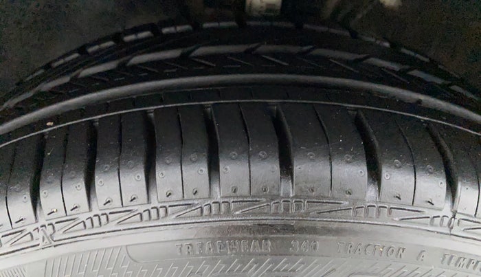 2014 Volkswagen Vento HIGHLINE PETROL, Petrol, Manual, 41,877 km, Left Front Tyre Tread