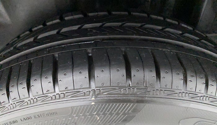 2014 Volkswagen Vento HIGHLINE PETROL, Petrol, Manual, 41,877 km, Left Rear Tyre Tread