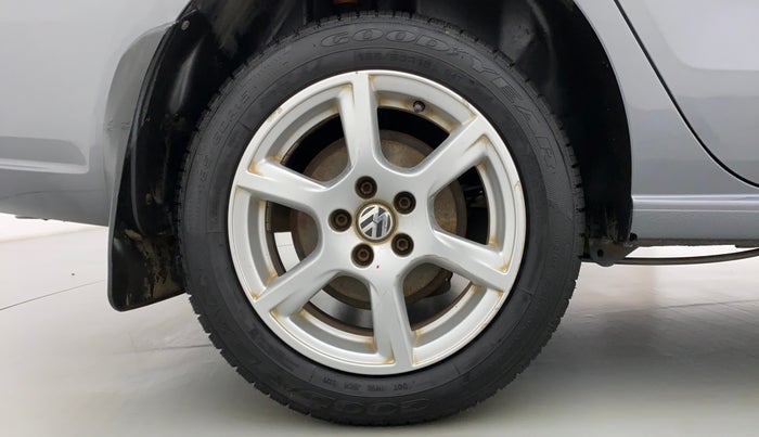 2014 Volkswagen Vento HIGHLINE PETROL, Petrol, Manual, 41,877 km, Right Rear Wheel