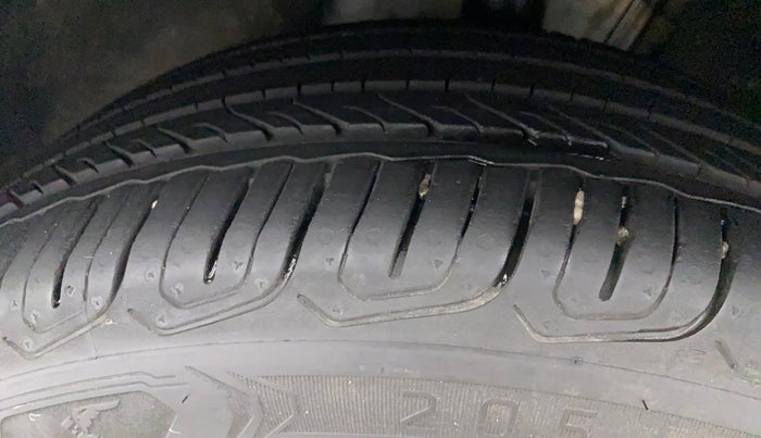 2022 Volkswagen TAIGUN TOPLINE 1.0 TSI MT, Petrol, Manual, 5,259 km, Left Front Tyre Tread