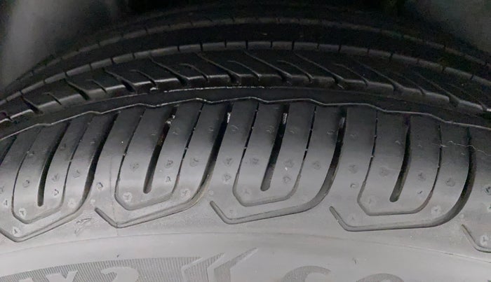 2022 Volkswagen TAIGUN TOPLINE 1.0 TSI MT, Petrol, Manual, 5,259 km, Right Rear Tyre Tread
