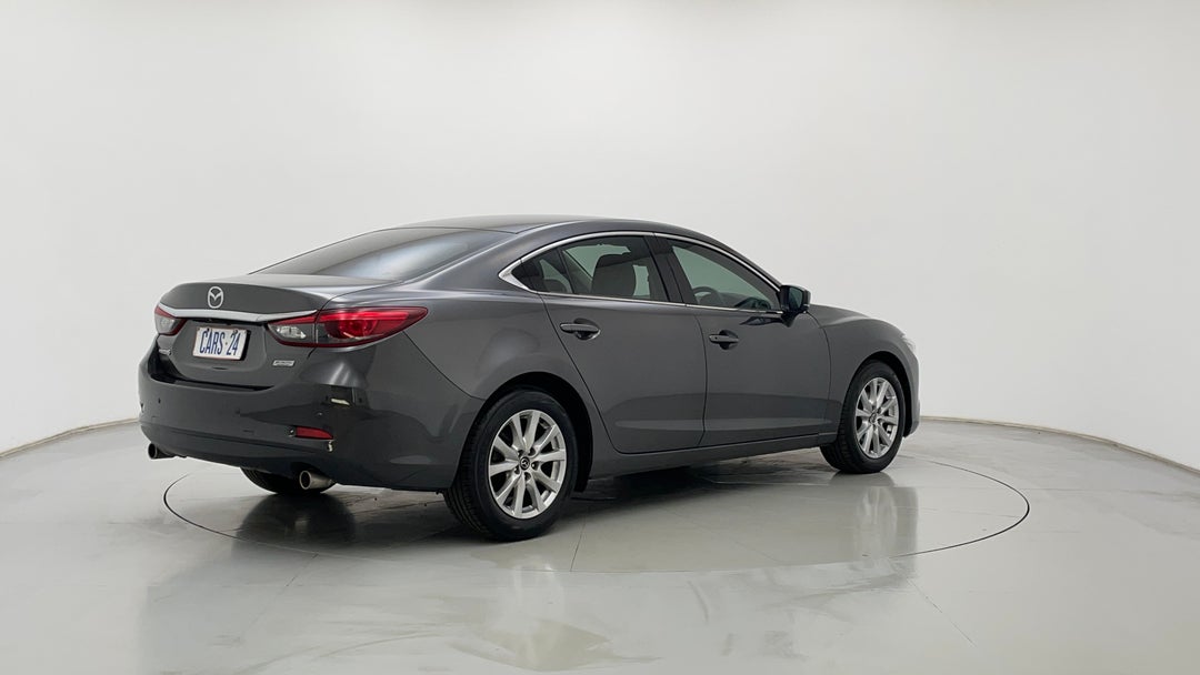 Right Back Diagonal (45- Degree) View