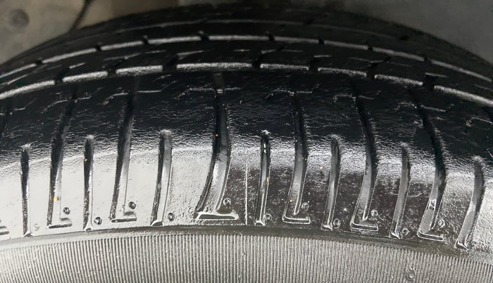 2015 Hyundai Creta 1.4 S CRDI, Diesel, Manual, 1,60,709 km, Right Rear Tyre Tread