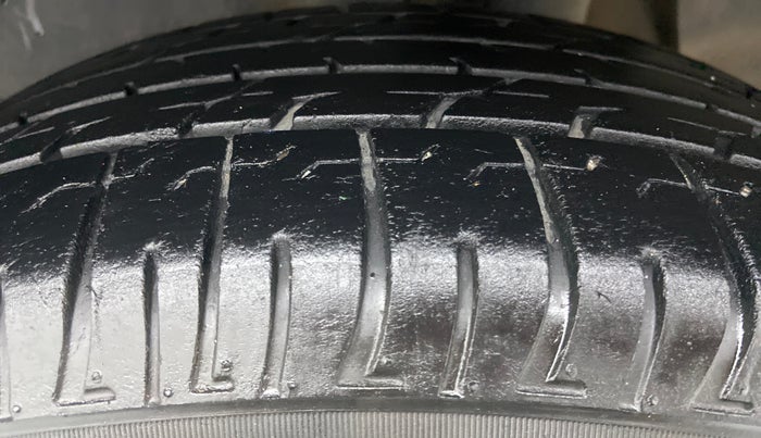 2015 Hyundai Creta 1.4 S CRDI, Diesel, Manual, 1,60,709 km, Left Rear Tyre Tread
