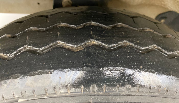 2018 Maruti Eeco 5 STR WITH AC PLUSHTR, Petrol, Manual, 35,829 km, Left Front Tyre Tread