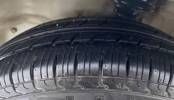 2017 Maruti Alto 800 VXI, Petrol, Manual, 97,977 km, Left Front Tyre Tread