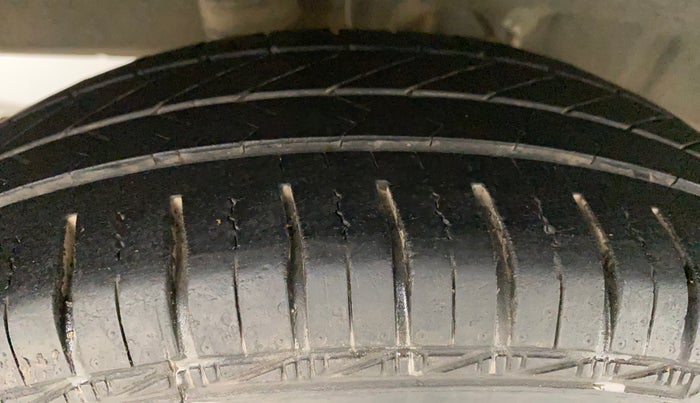 2014 Datsun Go T, Petrol, Manual, 68,735 km, Right Rear Tyre Tread