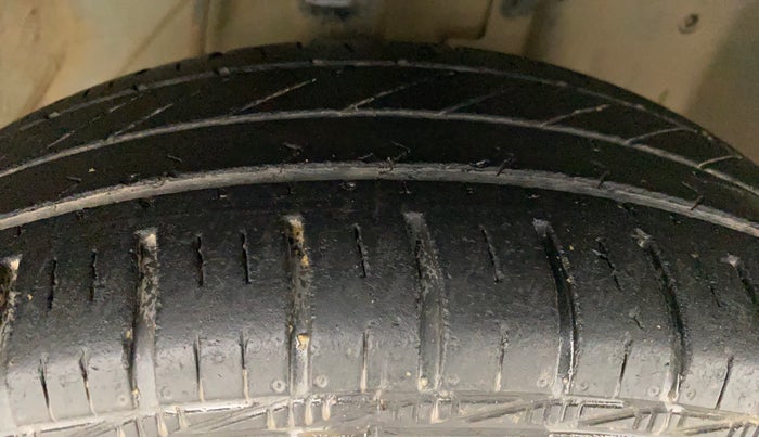 2014 Datsun Go T, Petrol, Manual, 68,735 km, Right Front Tyre Tread
